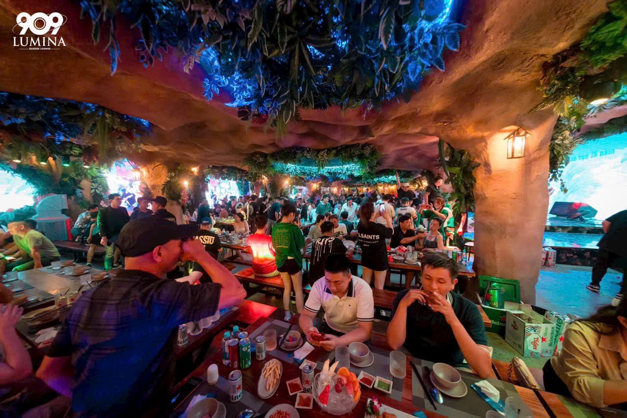 909 Lumina Garden Lounge